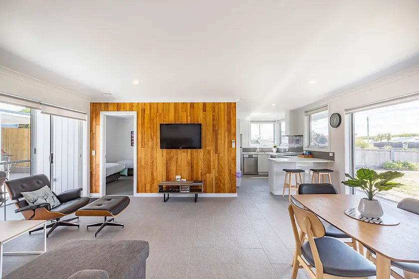 Charlie’s Beach House. - Image 1