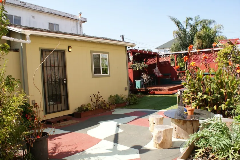Lovely homemade Garden Cabin + Hot Tub near Bart. - Image 1