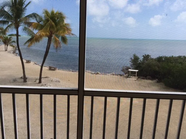 Oceanfront condo in the keys - Image 1