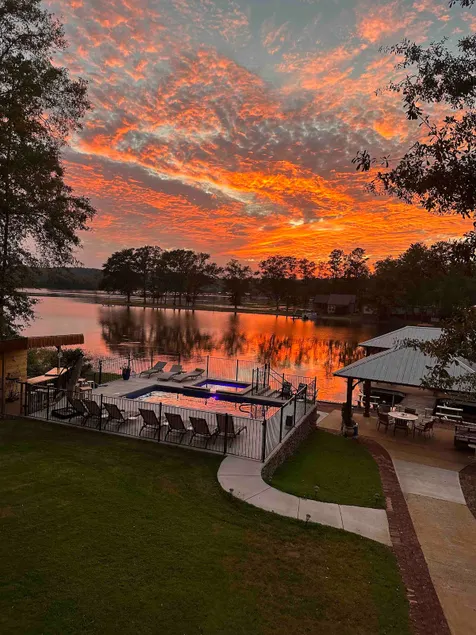 Perrydise Lakehouse w Pool, Hot Tub & Sunset Views - Image 1