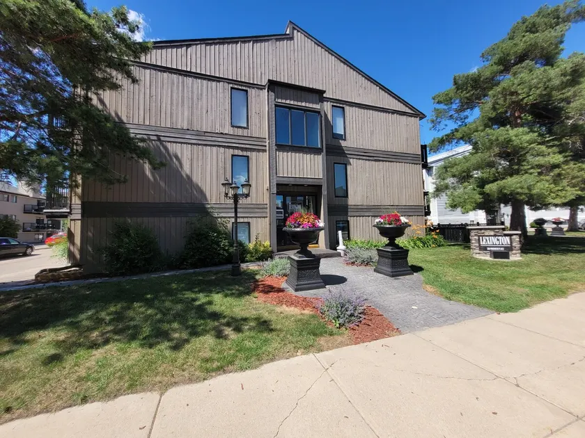 Lovely 2-bedroom condo/free parking on premises - Image 1