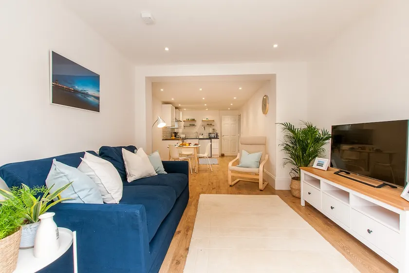 Little Beach Retreat Margate, stunning apartment. - Image 1
