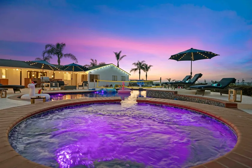 Immaculate 5BR Micro Resort with Heated Pool & Spa - Image 1