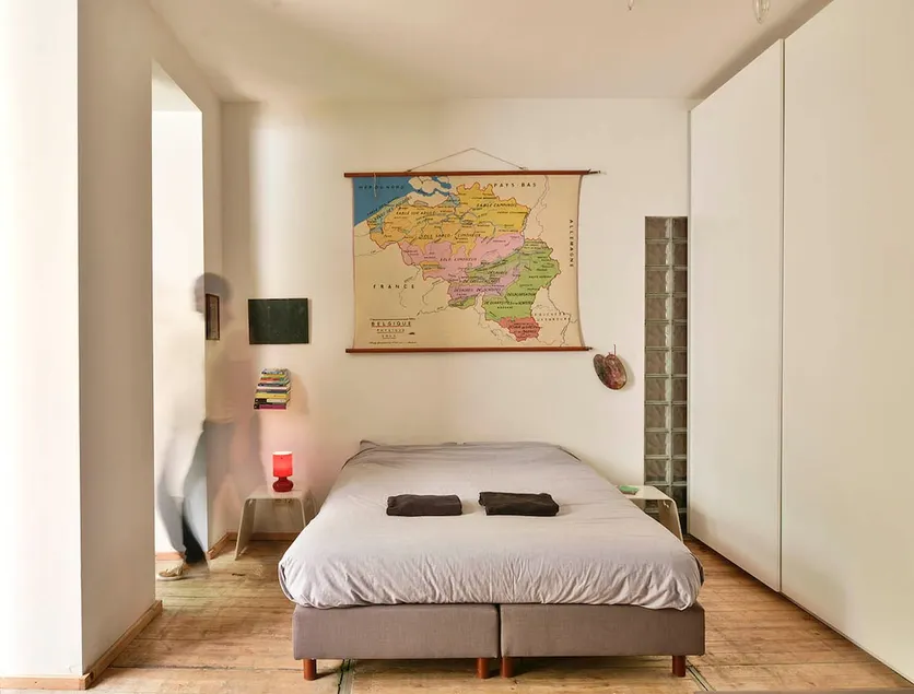 Contemporary Art Flat in Centre - Image 1