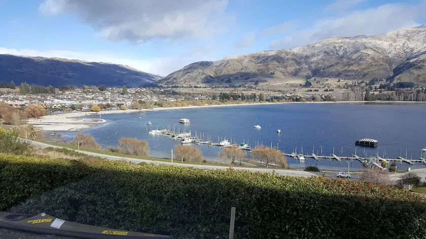 Lismore Luxury 2, 5 mins walk to town, lake views - Image 1