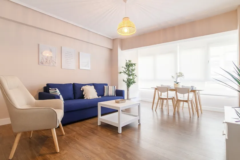 Comfortable and bright, 5 minutes from the beach - Image 1