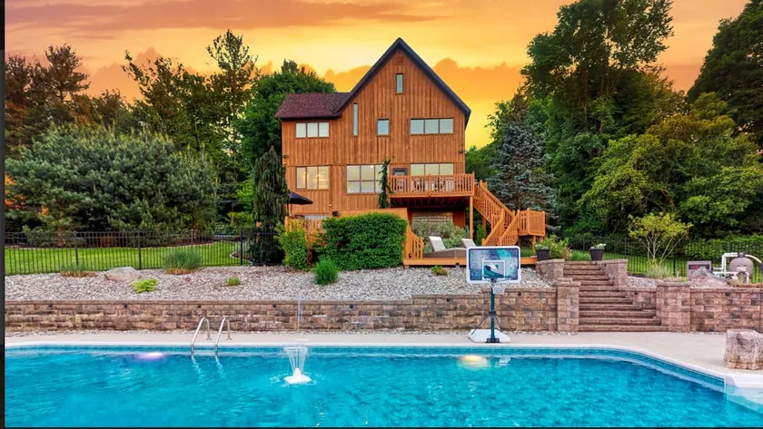 Modern Getaway w/ POOL & HOT TUB and AMAZING VIEWS - Image 1