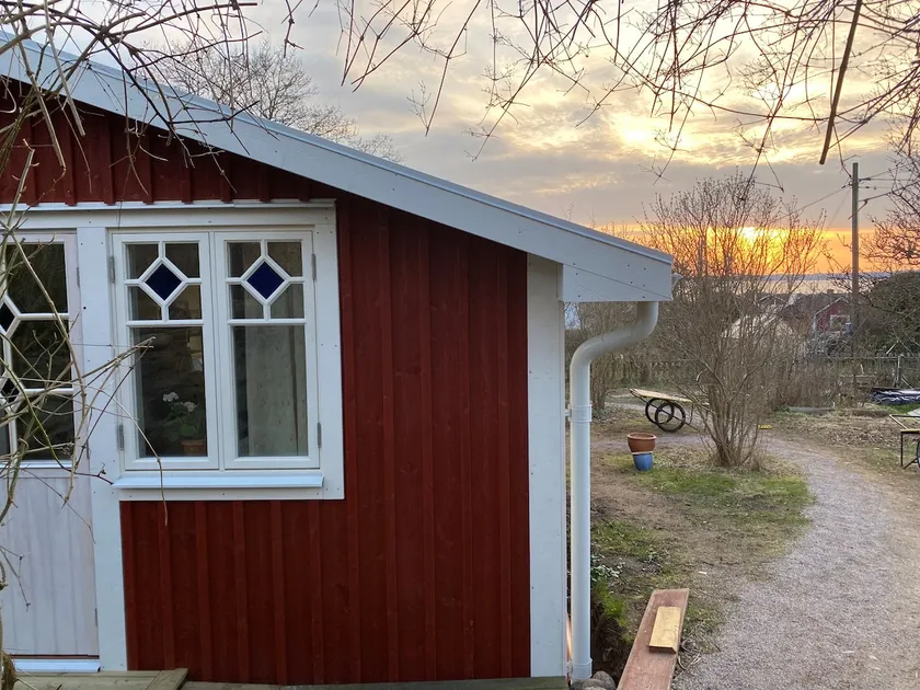 Cabin with sea view at Hanö harbor - Image 1