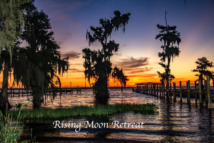 Crescent Lake-Rising Moon Retreat - Image 1