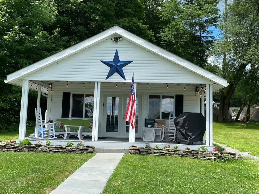 Clark Lakefront Cottage - Image 1