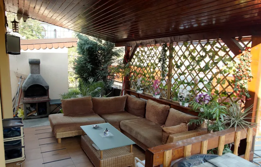 House with terrace and barbecue . - Image 1