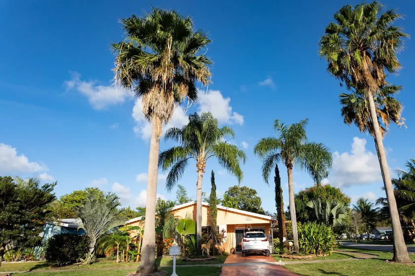 4 Bdrm Cozy & Spacious Home minutes from Hard Rock - Image 1
