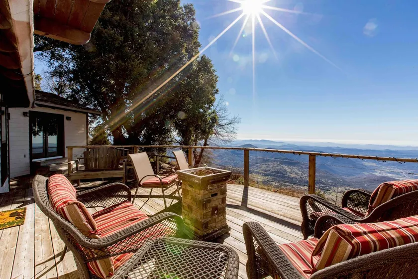 Views•Deck•Fire-Pit•BBQ•Dogs Free•Early/Late check - Image 1
