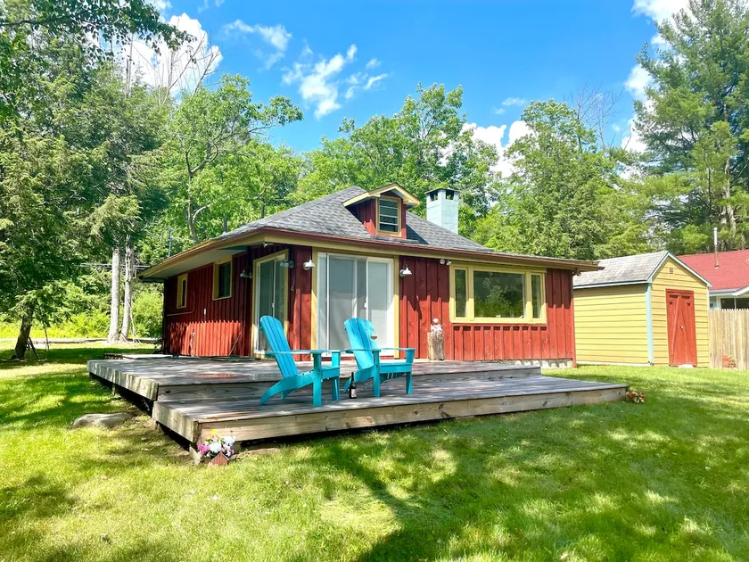 Peaceful Cottage with Mountain Views - Image 1
