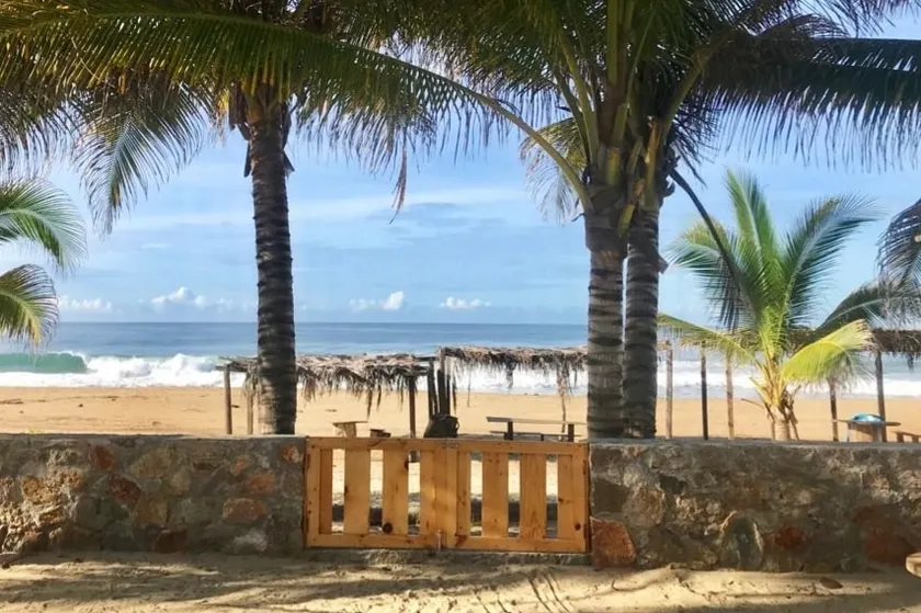 Casa Palmas - Oceanfront, with a pool and WiFi - Image 1