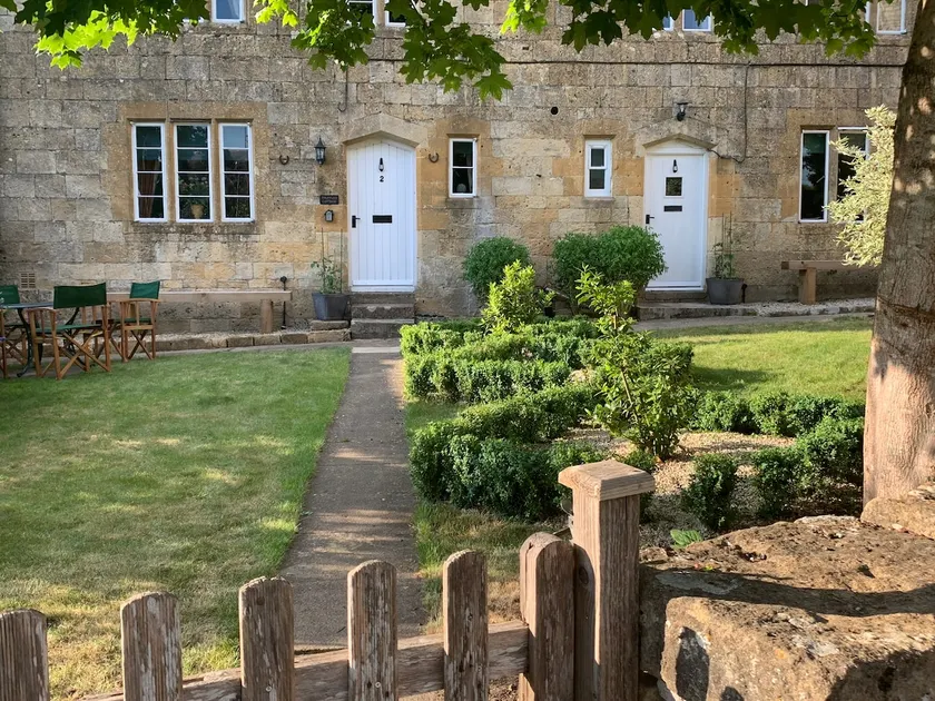 Truffles Cottage In The Cotswolds - Image 1