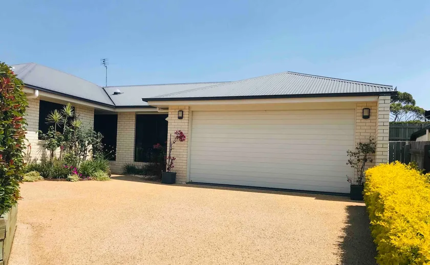2 x Stylish Townhouses handy to Gabbinbar, wine. - Image 1
