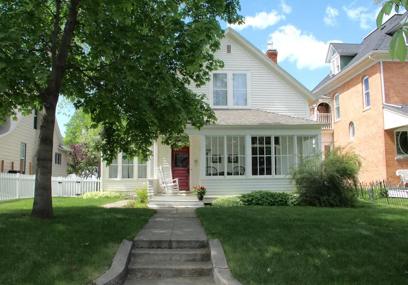 Charming Eastside Home - Image 1