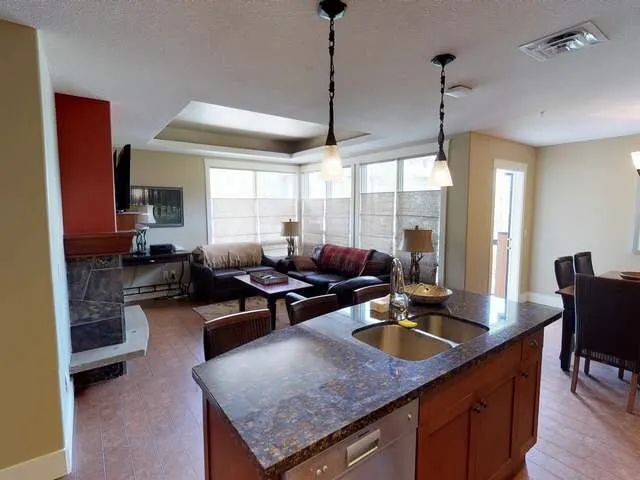 Beautiful 3 bedroom with a view! - Image 1