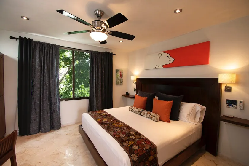 Luxury 2BR home, stunning rooftop, private jacuzzi - Image 1