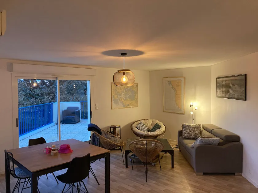 Large bright 2 bedroom near Conleau - Image 1