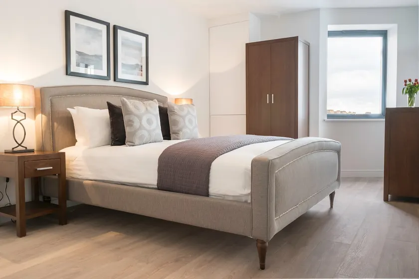 Aldgate Apartments - Image 1