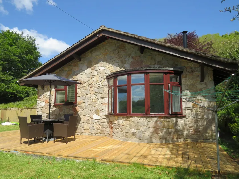 Beautiful country cottage with outdoor pool - Image 1