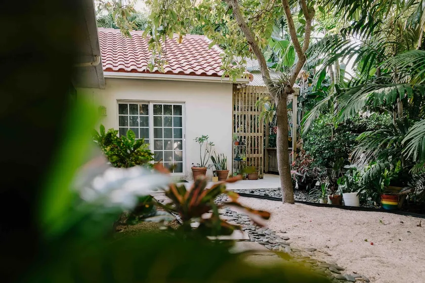 Tropical oasis studio in the heart of Boca Raton - Image 1