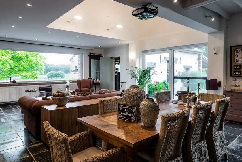 Beautiful and contemporary vacation home - Image 1