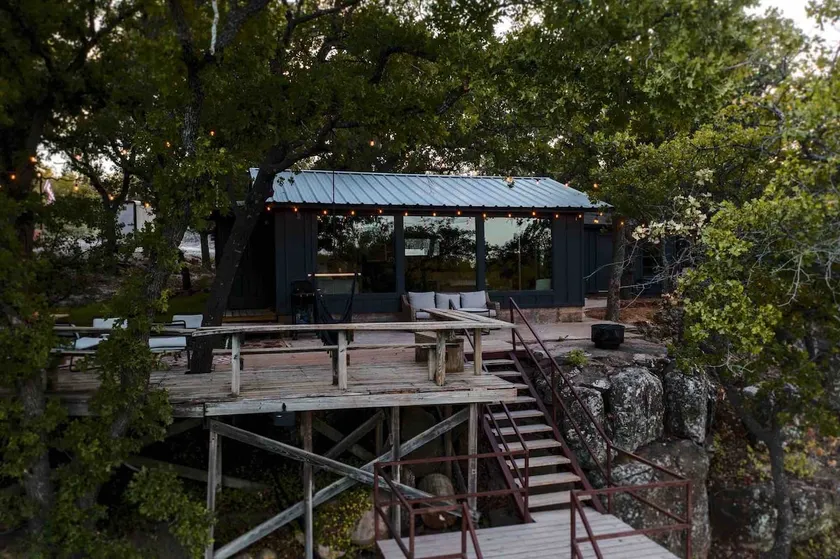 Relaxing Lakefront Escape w/ Expansive Lake Views - Image 1