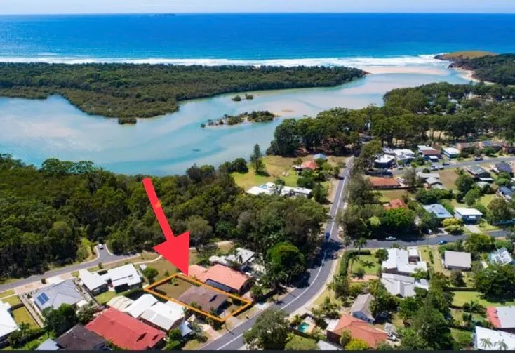 Classina Sands - Image 1