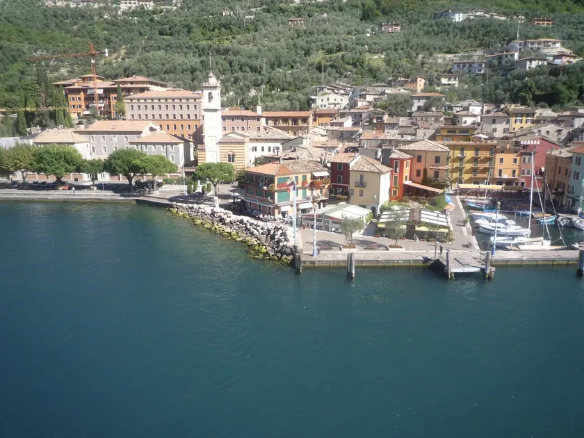 An exclusive lakefront escape in Castelletto - Image 1