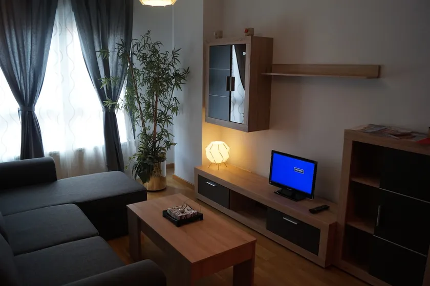 Apartment in a residential neighborhood - Image 1