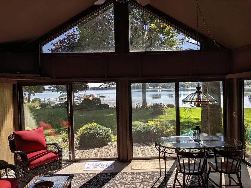 ”SERENITY COTTAGE” Picturesque lake front w/3 bdr! - Image 1