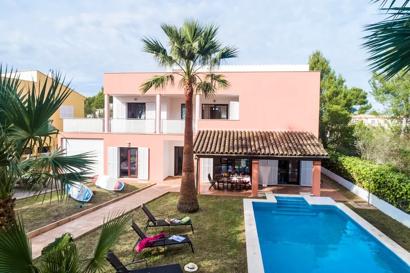 Beautiful villa with a pool, air conditioning, and Wi-Fi. Quiet and close to the ocean - Image 1