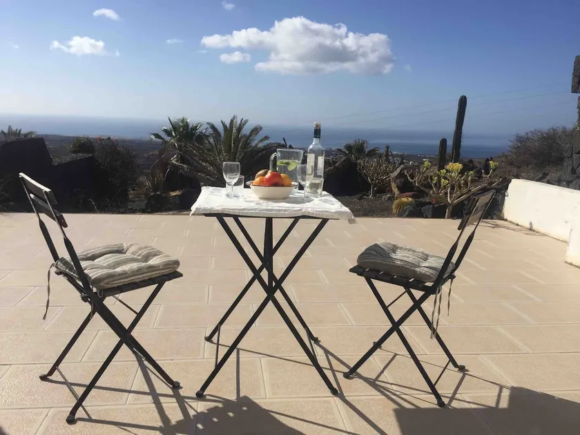 Modern Studio with Sea View, Pool & Fitness - Image 1