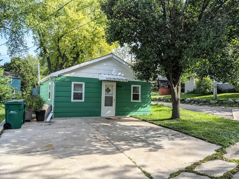 The little Green Birdhouse-McFarland/Monona - Image 1