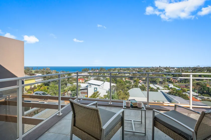 Modern big entire home. Ocean View. Walk to Beach! - Image 1