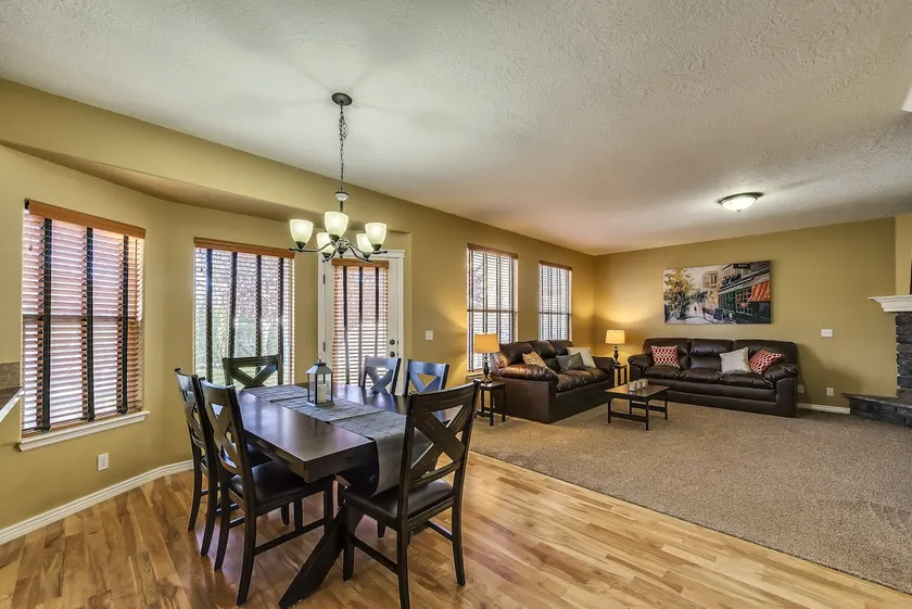 4 BDRM located next to EVERYTHING! - Image 1