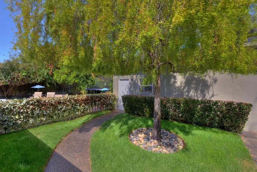 Spacious cottage xclnt location near Apple Campus! - Image 1
