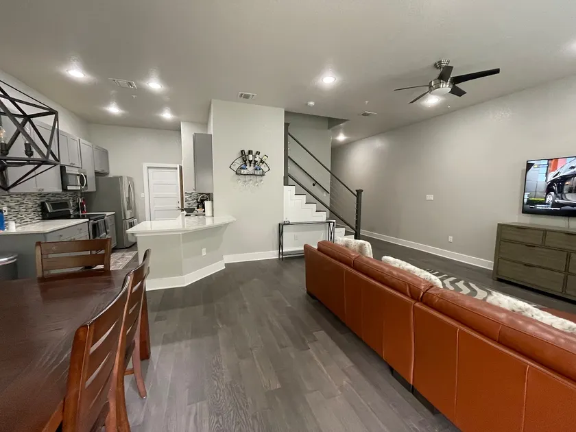Cozy town house in a Private Gated Community. - Image 1