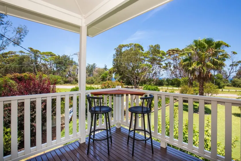 Eagles Point - Water Views - Pet Friendly - Image 1