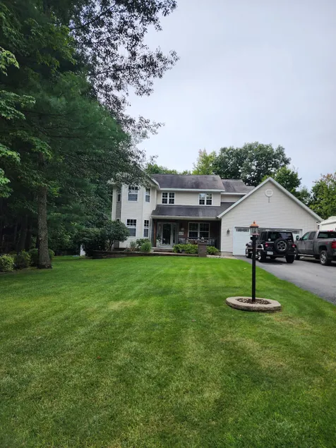 Spacious 5 bedroom home with pool , patio fire pit - Image 1