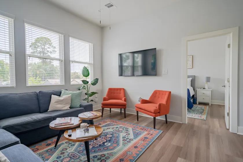 City Gem | 2BR/2BA + Garage | Med Center UH - Image 1