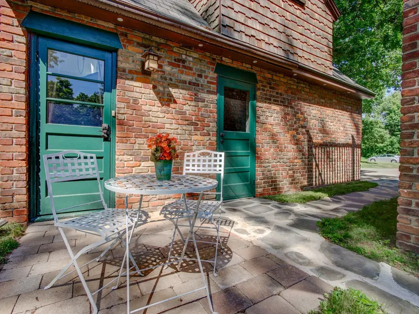 Mott Park Carriage House - Image 1