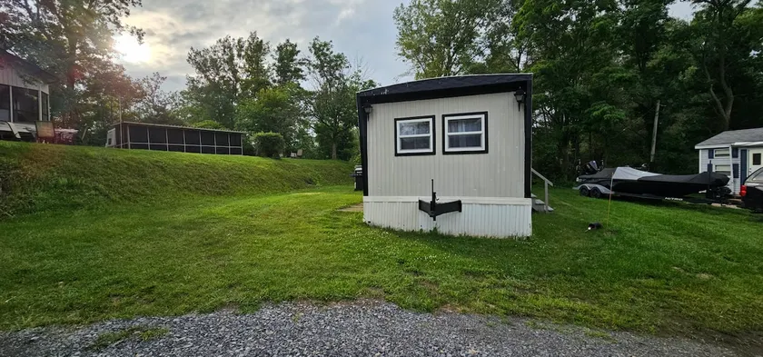Champy's Getaway 3 bed/1.5 Bath - Image 1