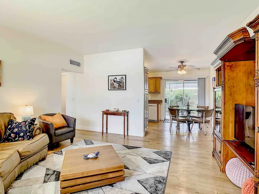 Coastal downtown bungalow steps from the beach - Image 1