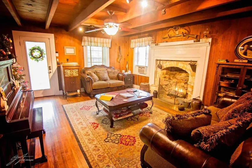 Fulkerson-Hilton historic homestead - Image 1
