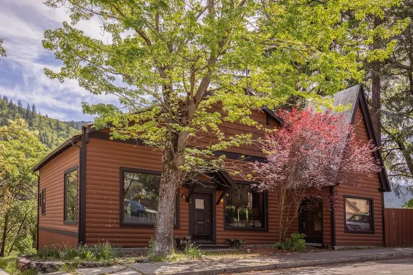 The Rustic Lodge In Dunsmuir - Near Mt. Shasta - Image 1