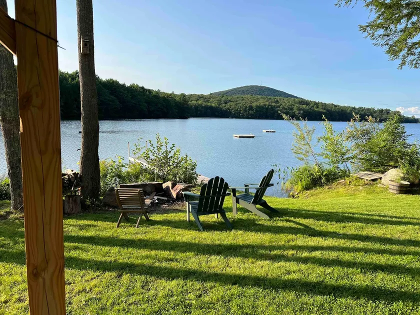 Tranquil 4br/2ba Modern Lake House on Hobbs Pond - Image 1